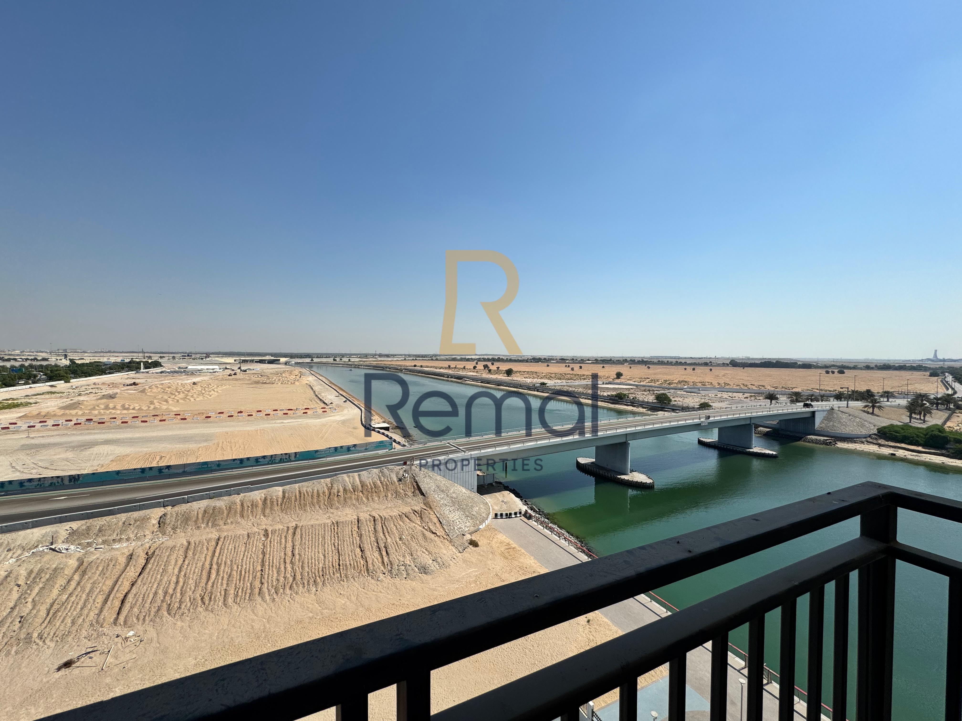 شاغرة مطلة على القناة وتصميم حديث